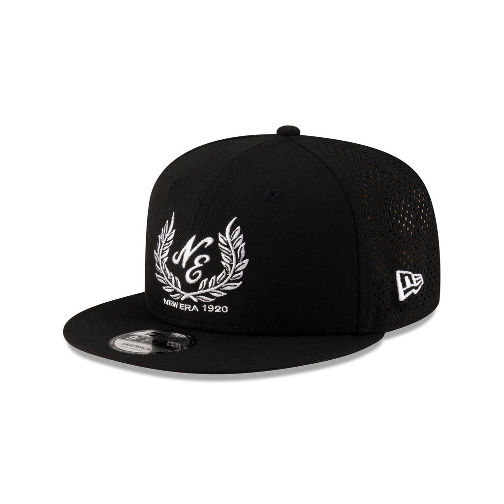 New Era Cap Laurel Wreath Black 9FIFTY Snapback Hat
