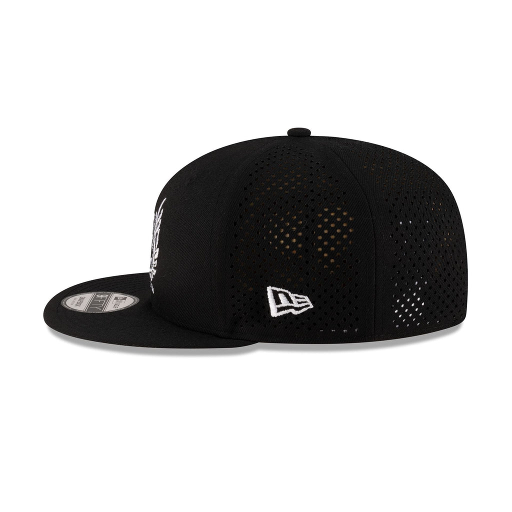 New Era Cap Laurel Wreath Black 9FIFTY Snapback Hat