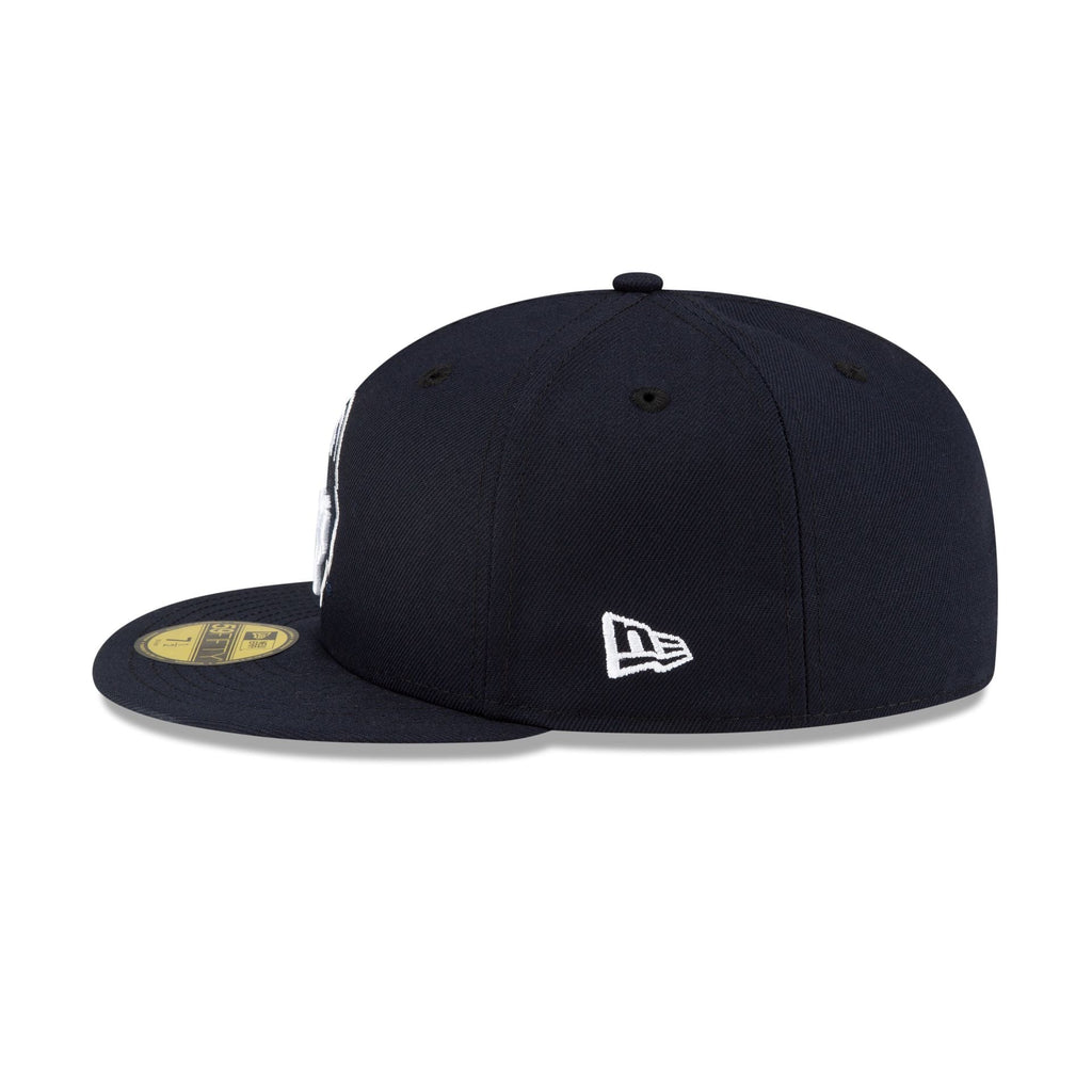 Connecticut Huskies 59FIFTY Fitted Hat