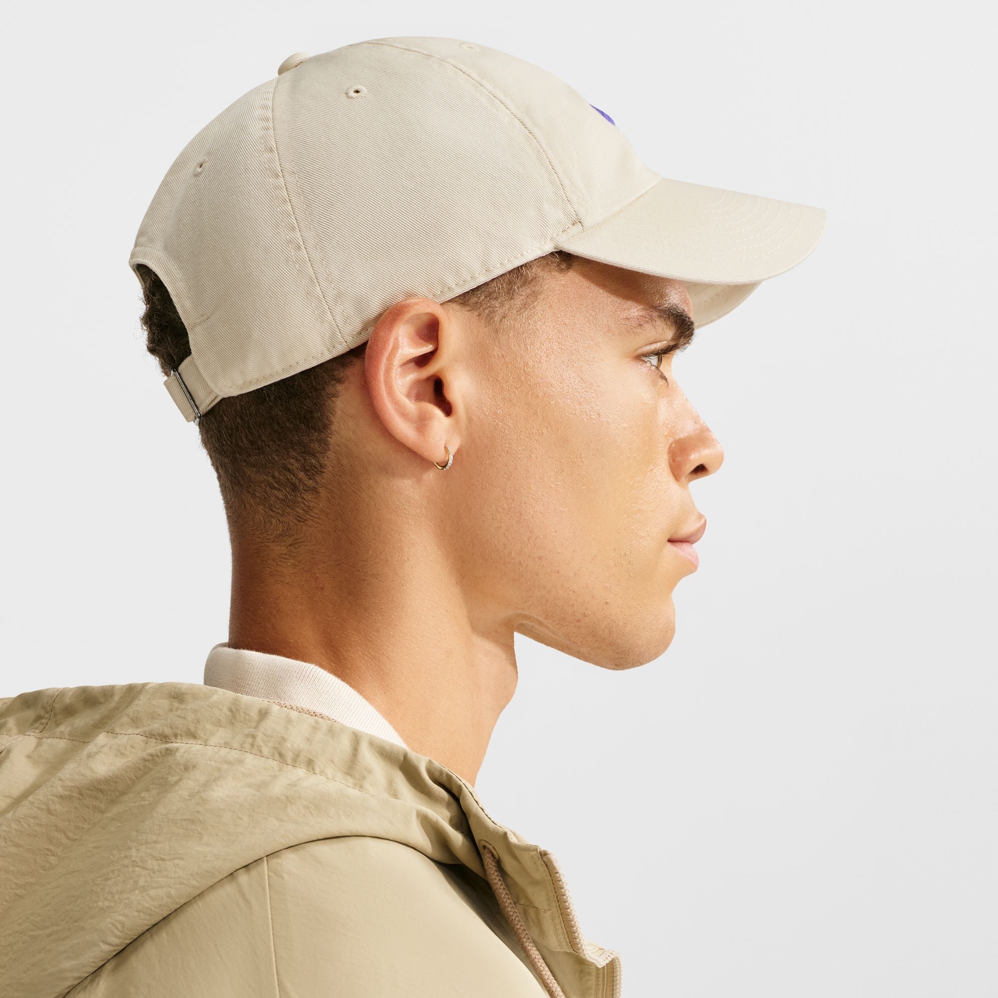 Nike Club Unstructured Futura Wash Cap in Lt Khaki/Sapphire